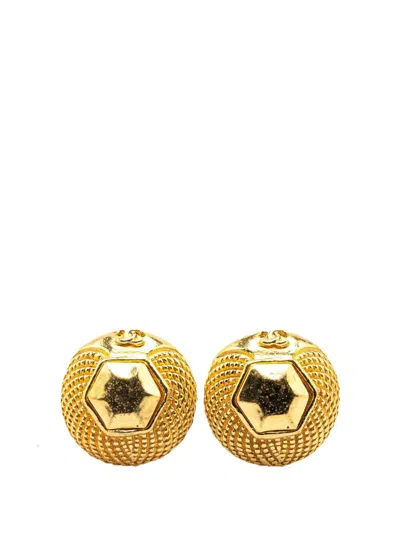 Pre-owned Chanel 1970-1980 Gold Plated Cc Clip On Earrings Costume Earrings