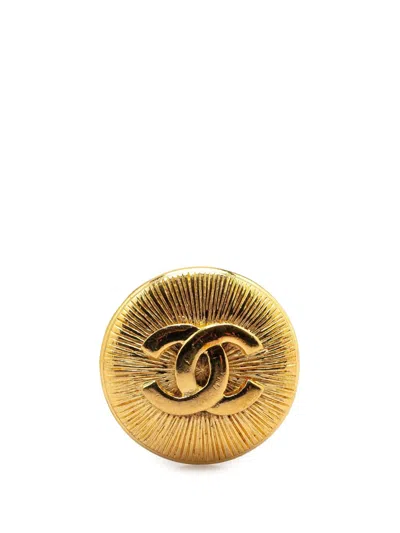 Pre-owned Chanel 1970-1980 Gold Plated Cc Round Brooch Costume Brooch