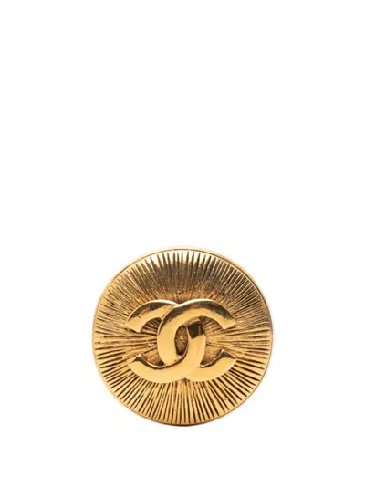 Pre-owned Chanel 1970-1980 Gold Plated Cc Round Brooch Costume Brooch