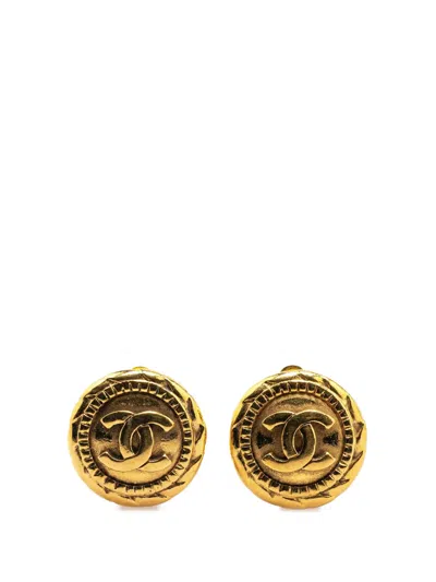 Pre-owned Chanel 1970-1980 Gold Plated Cc Round Clip On Earrings Costume Earrings In 金色