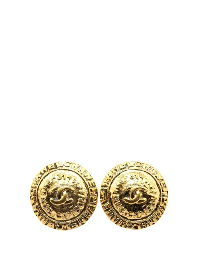 Pre-owned Chanel 1970-1980 Gold Plated Cc Round Clip On Earrings Costume Earrings In 金色