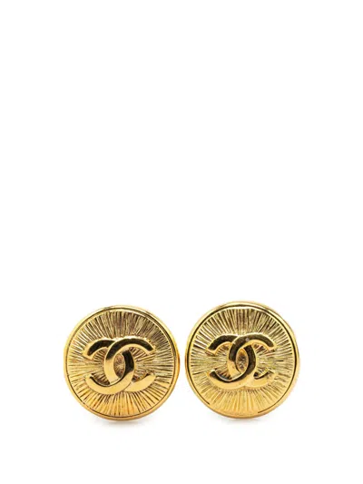 Pre-owned Chanel 1970-1980 Gold Plated Cc Round Clip On Earrings Costume Earrings