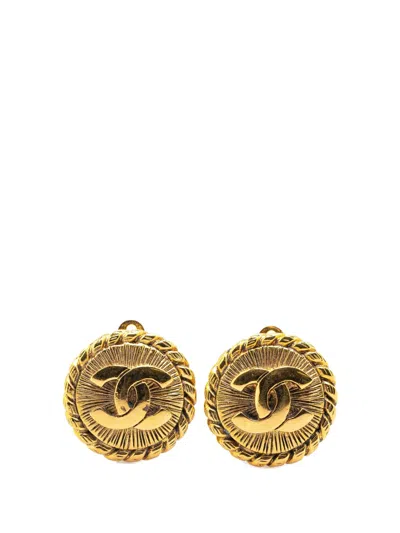 Pre-owned Chanel 1970-1980 Gold Plated Cc Round Clip On Earrings Costume Earrings