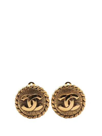 Pre-owned Chanel 1970-1980 Gold Plated Cc Round Clip On Earrings Costume Earrings