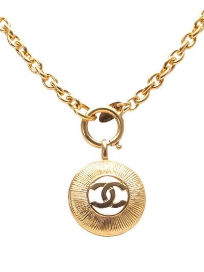 Pre-owned Chanel 1970-1980 Gold Plated Cc Round Pendant Necklace Costume Necklace