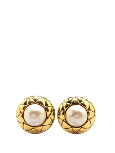 Pre-owned Chanel 1970-1980 Gold Plated Faux Pearl Round Clip On Earrings Costume Earrings