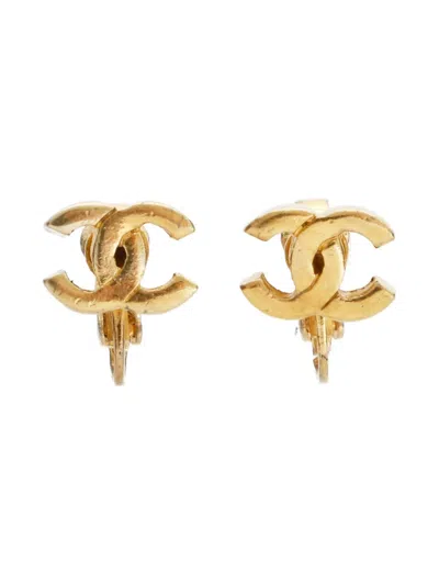 Pre-owned Chanel 1970-1980s Cc Mark Clip-on Earrings In Gold