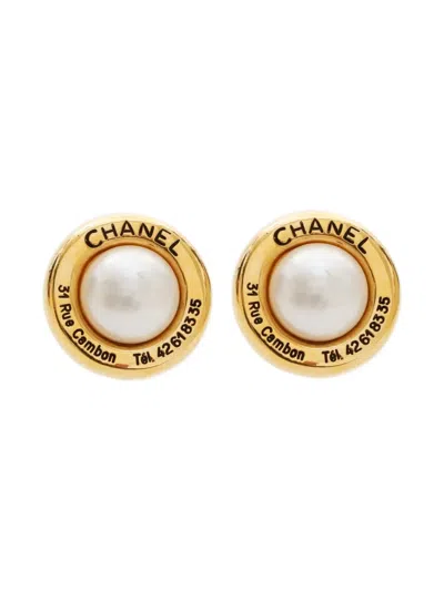 Pre-owned Chanel 1970-1980s Cc Mark Pearl Earrings In Gold