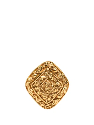 Pre-owned Chanel 1970-1980 Cc Gold Plated Diamond Engraved Brooch Costume Brooch