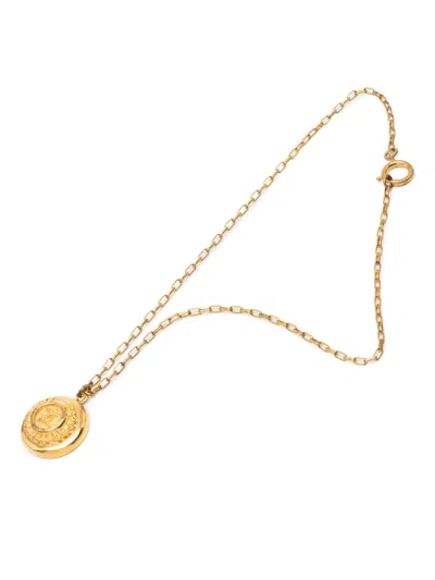 Pre-owned Chanel 1970-1980 Cc Gold Plated Medallion Pendant Necklace Costume Necklace