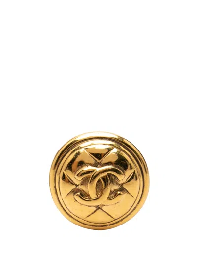 Pre-owned Chanel 1970-1980 Cc Gold Plated Quilted Round Brooch Costume Brooch