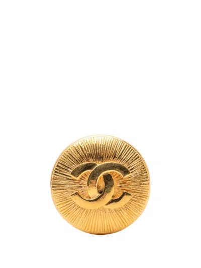 Pre-owned Chanel 1970-1980 Gold Plated Cc Round Brooch Costume Brooch