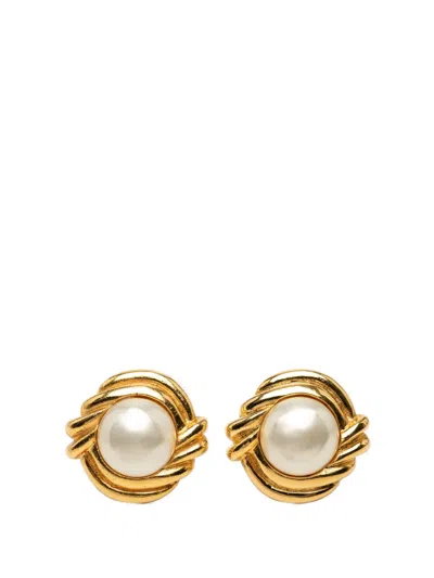 Pre-owned Chanel 1970-1980 Gold Plated Faux Pearl Clip On Earrings Costume Earrings
