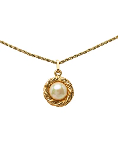 Pre-owned Chanel 1970-1980 Gold Plated Faux Pearl Round Pendant Necklace Costume Necklace