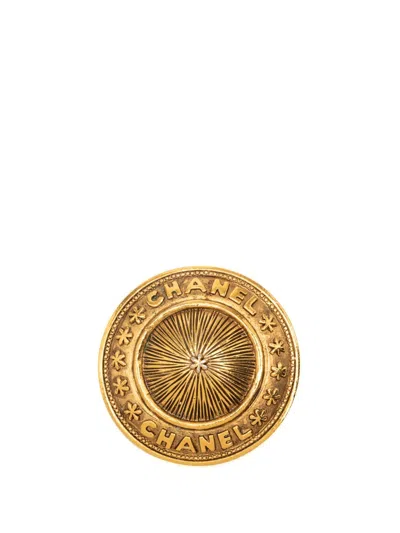 Pre-owned Chanel 1970-1980 Gold Plated Round Brooch Costume Brooch