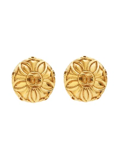 Pre-owned Chanel 1971-1980s Flower Cc Mark Clip-on Earrings In Gold