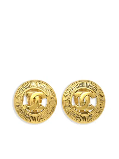 Pre-owned Chanel 1980-1990 Cc Clip-on Earrings In Gold