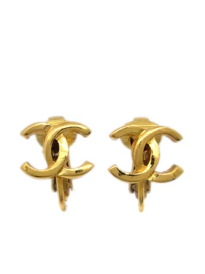 Pre-owned Chanel 1980-1990 Cc Clip-on Earrings In Gold