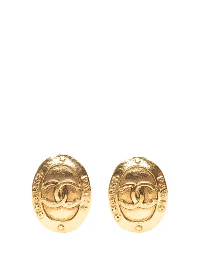 Pre-owned Chanel 1980-1990 Cc Gold Plated Logo Oval Clip On Earrings Costume Earrings