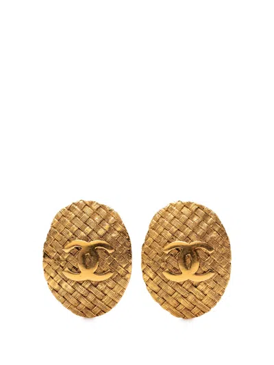 Pre-owned Chanel 1980-1990 Cc Gold Plated Oval Clip On Earrings Costume Earrings