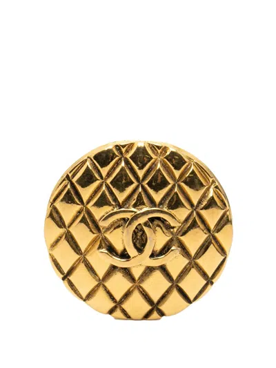 Pre-owned Chanel 1980-1990 Cc Gold Plated Quilted Round Brooch Costume Brooch
