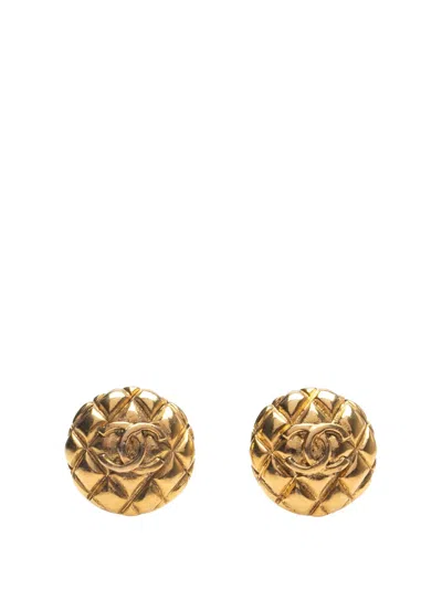 Pre-owned Chanel 1980-1990 Cc Gold Plated Quilted Round Clip On Earrings Costume Earrings