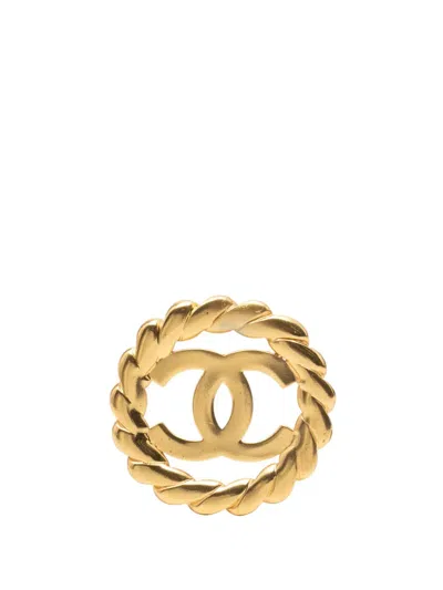 Pre-owned Chanel 1980-1990 Cc Gold Plated Round Brooch Costume Brooch