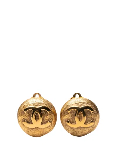 Pre-owned Chanel 1980-1990 Cc Gold Plated Round Clip On Earrings Costume Earrings