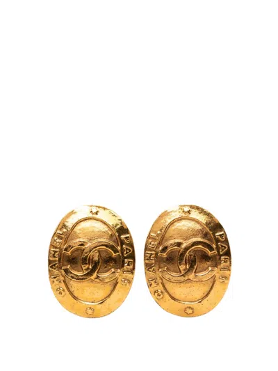 Pre-owned Chanel 1980-1990 Gold Plated Cc Oval Clip On Earrings Costume Earrings
