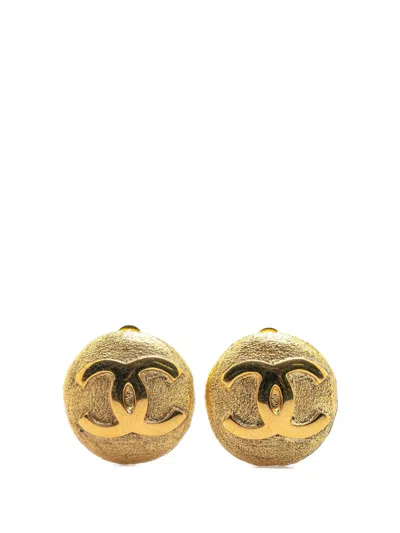 Pre-owned Chanel 1980-1990 Gold Plated Cc Round Clip On Earrings Costume Earrings