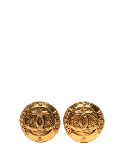 Pre-owned Chanel 1980-1990 Gold Plated Cc Round Clip On Earrings Costume Earrings