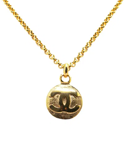 Pre-owned Chanel 1980-1990 Gold Plated Cc Round Pendant Necklace Costume Necklace