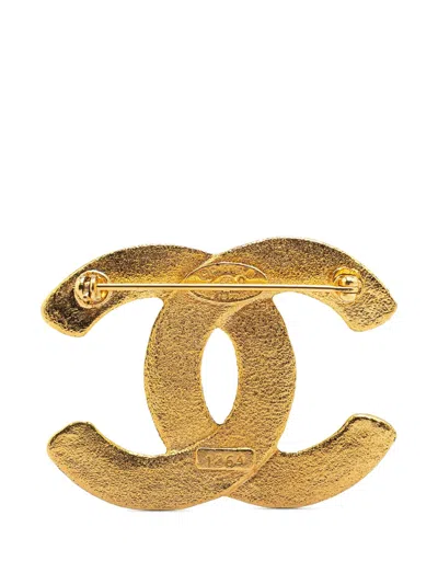 Pre-owned Chanel 1980-1990 Gold Plated Embossed Mini Cc Brooch Costume Brooch
