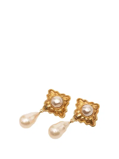 Pre-owned Chanel 1980-1990 Cc Gold Plated Faux Pearl Drop Clip On Earrings Costume Earrings