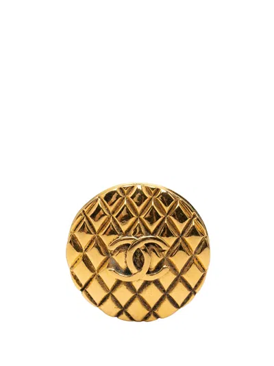 Pre-owned Chanel 1980-1990 Cc Gold Plated Quilted Round Brooch Costume Brooch
