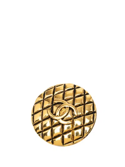 Pre-owned Chanel 1980-1990 Cc Gold Plated Quilted Round Brooch Costume Brooch