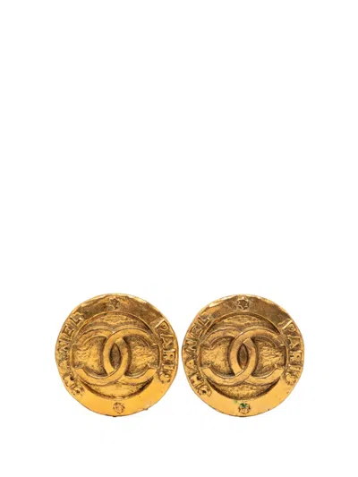 Pre-owned Chanel 1980-1990 Cc Gold Plated Round Clip On Earrings Costume Earrings