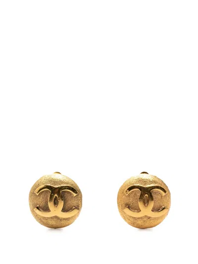 Pre-owned Chanel 1980-1990 Cc Gold Plated Round Clip On Earrings Costume Earrings