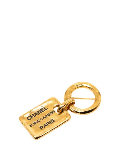 Pre-owned Chanel 1980-1990 Cc Gold Plated Rue Cambon Tag Brooch Costume Brooch