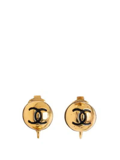 Pre-owned Chanel 1980-1990 Gold Plated Cc Round Clip On Earrings Costume Earrings