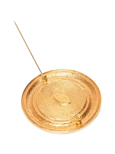 Pre-owned Chanel 1980s Circle Cambon Brooch In Gold