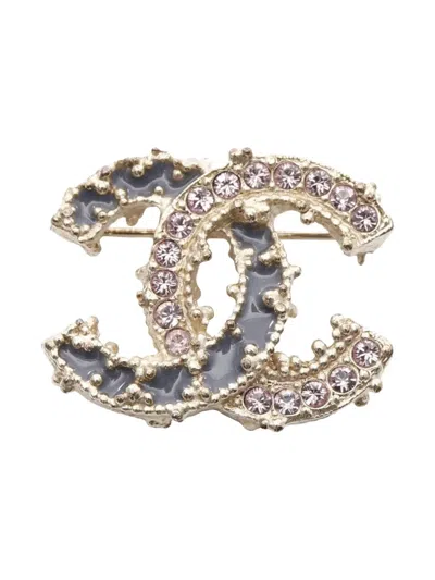 Pre-owned Chanel 1980s Enamel Cc Brooch In Gold