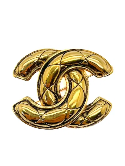 Pre-owned Chanel 1980s Matelassé Cc Brooch In Gold
