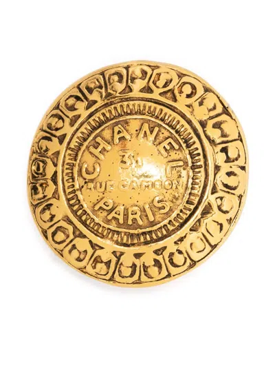 Pre-owned Chanel 1980s Rue Cambon Round Brooch In Gold