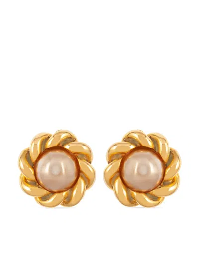 Pre-owned Chanel 1980s Twist-detail Pearl-embellished Clip-on Earrings In Gold