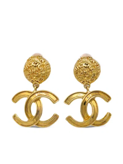 Pre-owned Chanel 1982 Cc Dangle Clip-on Earrings In Gold