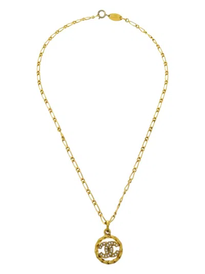 Pre-owned Chanel 1982 Medallion Pendant Necklace In Gold