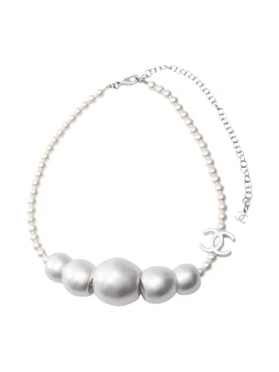 Pre-owned Chanel 1986-1988 Faux-pearl Necklace In Silver