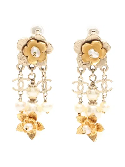 Pre-owned Chanel 1986-1988 Flower Faux-pearl Earrings In Gold
