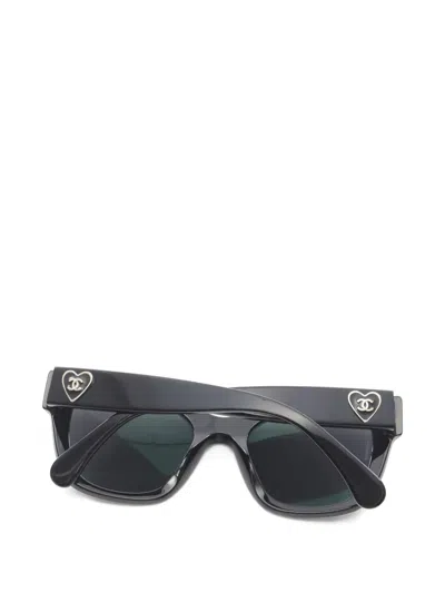 Pre-owned Chanel 1986-1988 Heart-logo Sunglasses In Black